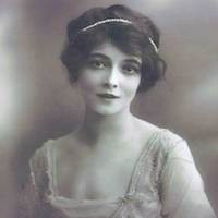 marie-doro-pearl-headband-dreamy-atmosphere-1920s